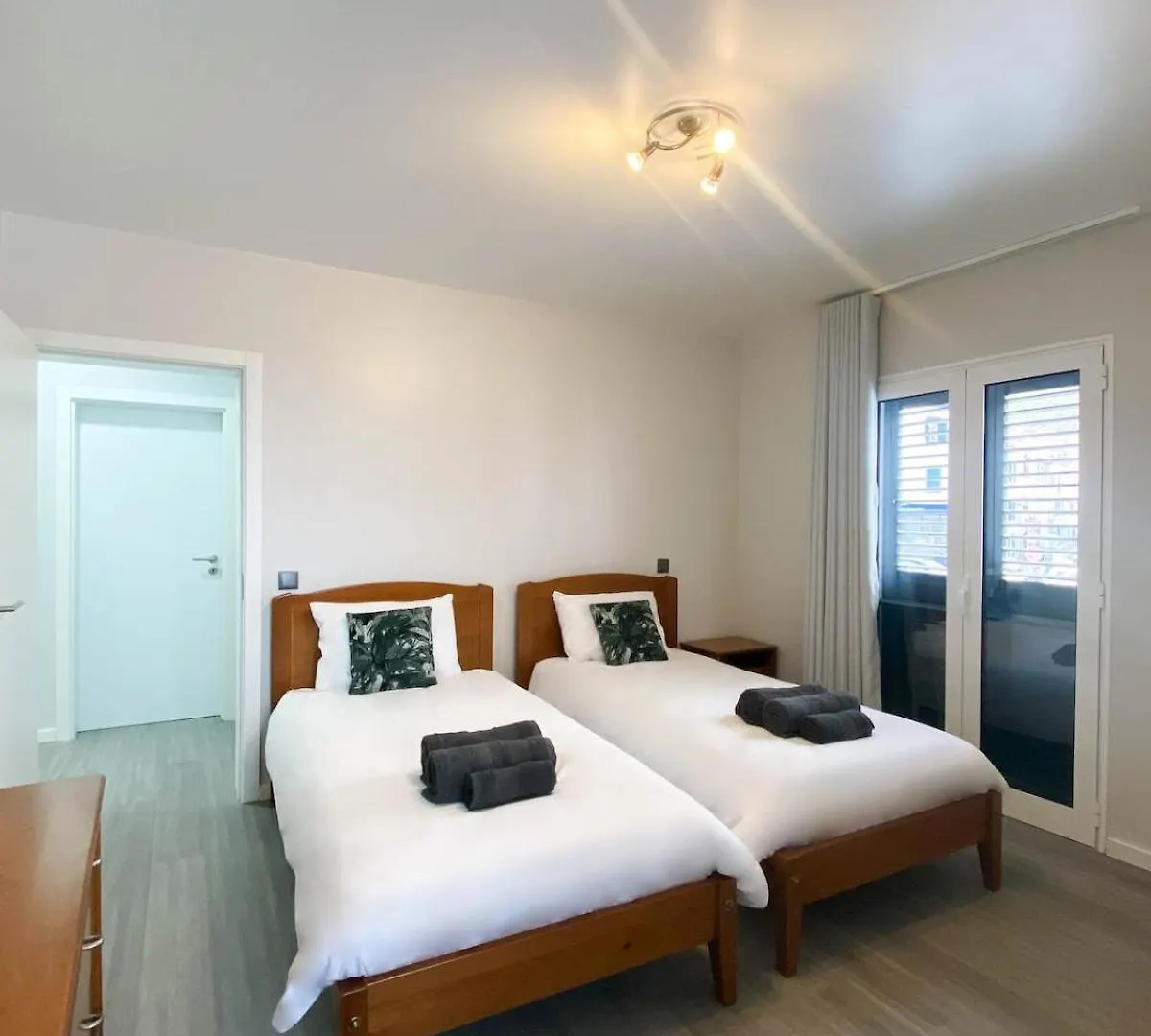 Modern And Central Town Apartment ماتشيكو