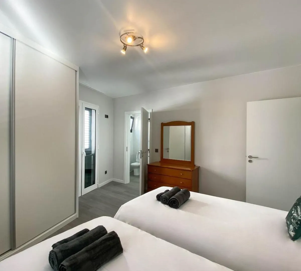 Modern And Central Town Apartment Machico  0*, Machico (Madeira) Portugal