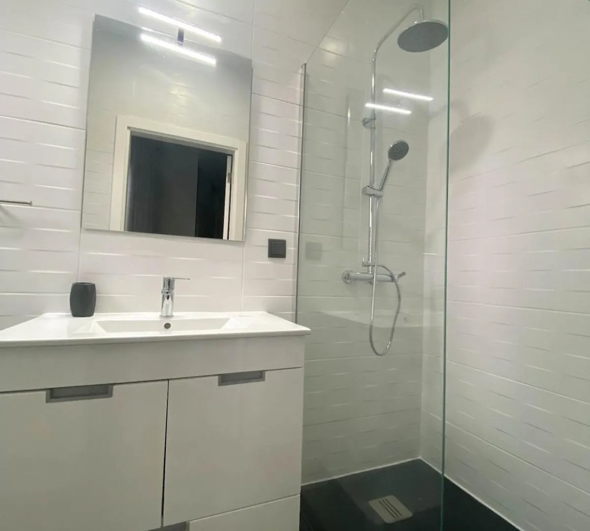 Modern And Central Town Apartment Machico